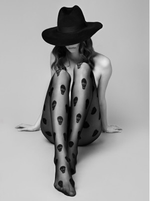 Skull Pattern Pantyhose FIORE Agent Skully — 20 Den Edgy Halloween Style