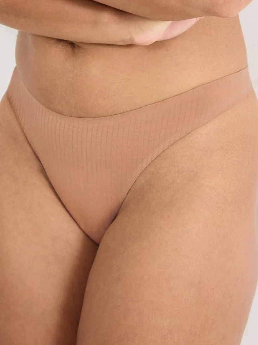 Thong Panties Sloggi Zero Feel Pure – Invisible Modal Comfort