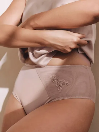 Smooth High-Waisted Briefs Mefemi Anita II — Everyday Light Shaping